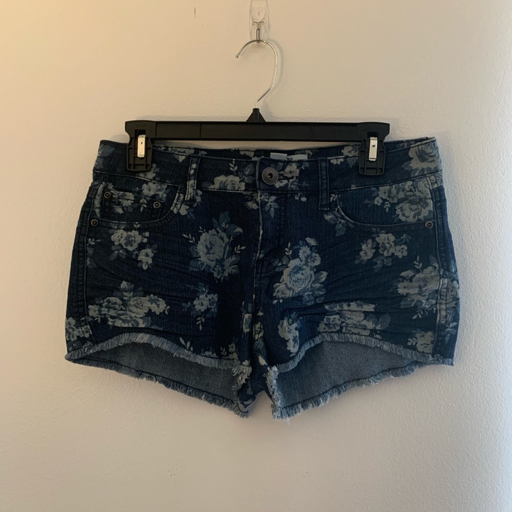 Forever 21 Blue Floral Denim Shorts Size 28